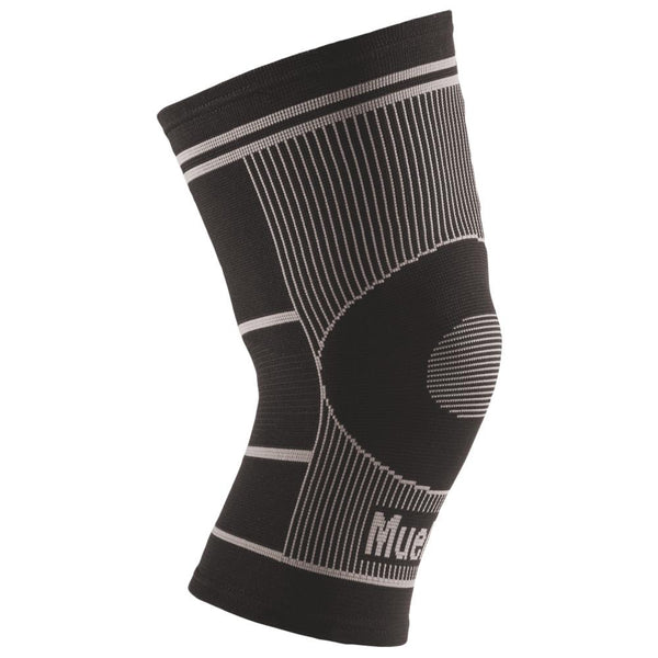 Mueller 4-Way Stretch Premium Knee Support with Thermo Reactive Technology, Black & Blue, Small/Medium